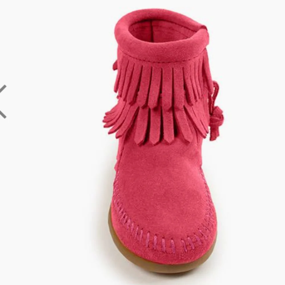 Minnetonka double fringe side zip hard sole boot size 2
